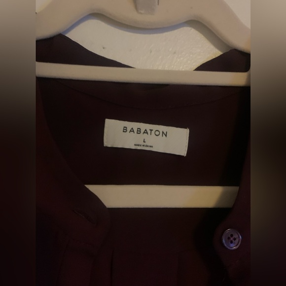 BABATON Size L Burgundy Sleeveless Layered Top with Button Closure - Picture 4 of 7
